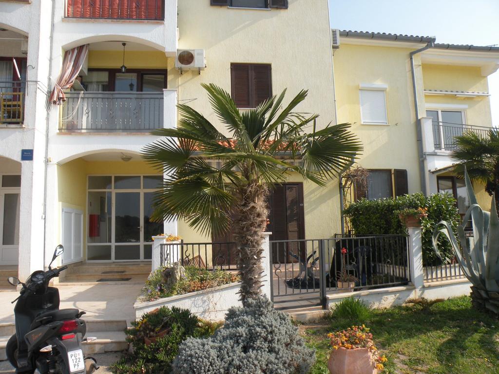 Sunset Apartment With A Private Yard At Medulin Riviera Rum bild